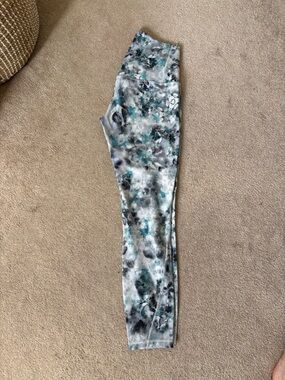 lululemon Align In Still Legging 25” size 6 Pattern